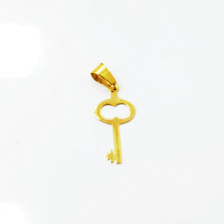 پلاک آویز طلای کم اجرت 18 عیار طرح کلید کد 05