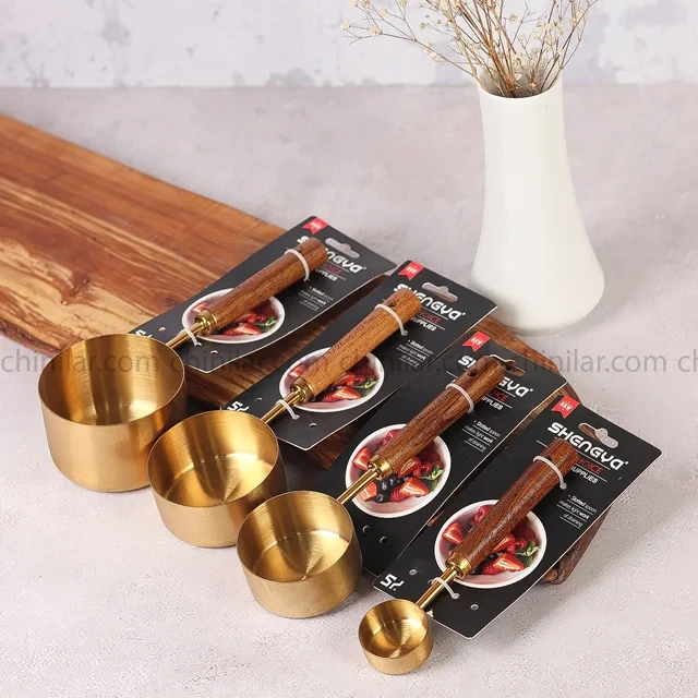 پیمانه استیل شنگیا رنگ طلایی دسته چوبی