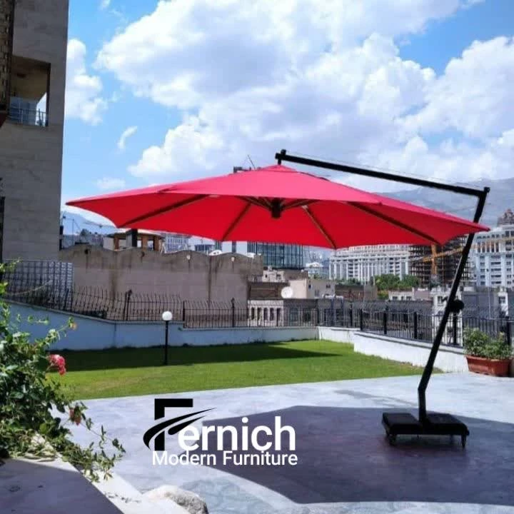 چتر سایبان و سایه بان پایه کنار باغی رستورانی