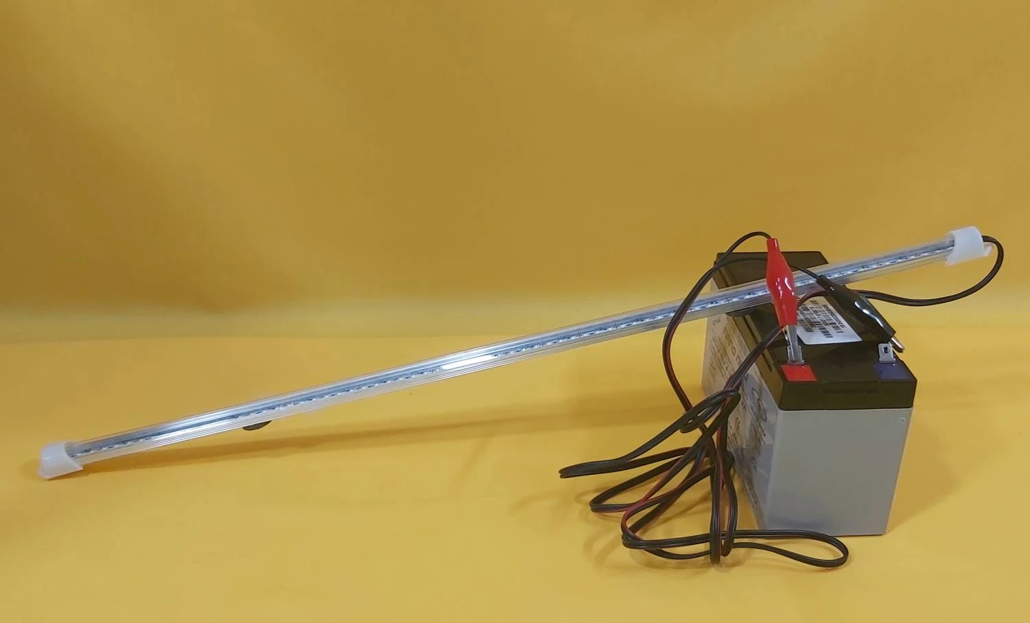 چراغ lED خطی ۱۲ ولت ۵۰ سانتیمتری مگنت دار رنگ نور مهتابی – بسته ۵ عددی