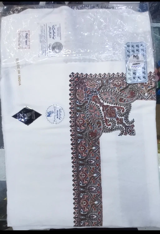 چفیه عمانی سفید طرحدار