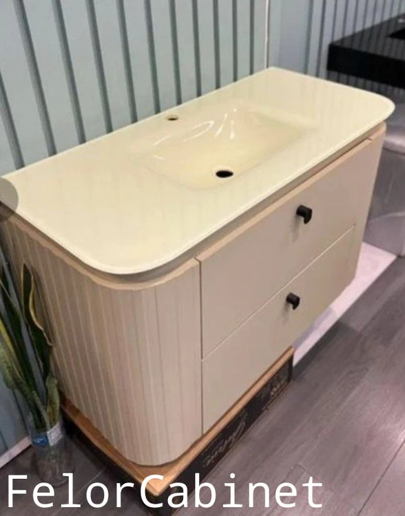کابینت روشویی مدرن مدل ۱۰۸۴ با طراحی بدنه شیاردار (بامبو) و صفحه شیشه‌ای