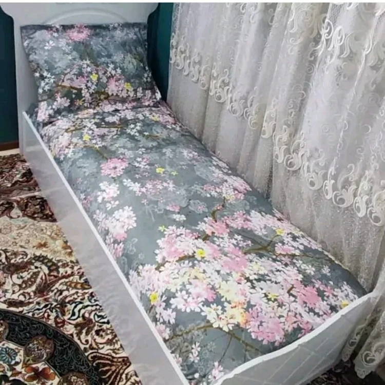 کاور تخت کش دوزی شده طرح شکوفه های ریز برند خوشنام هگمتان