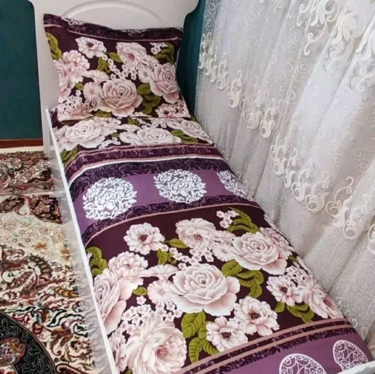 کاور تخت کش دوزی شده طرح گل رز یک نفره برند خوشنام هگمتان