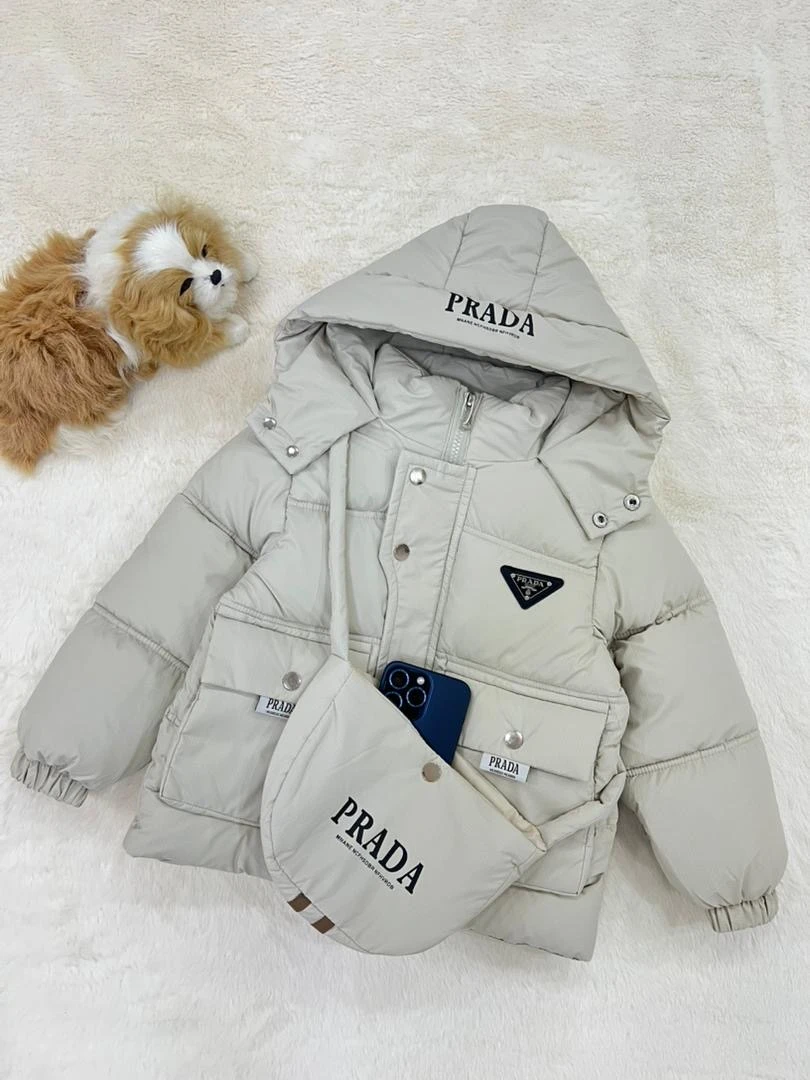 کاپشن نقلی بچگانه همراه با کیف طرح PRADA کد ۲۴۰