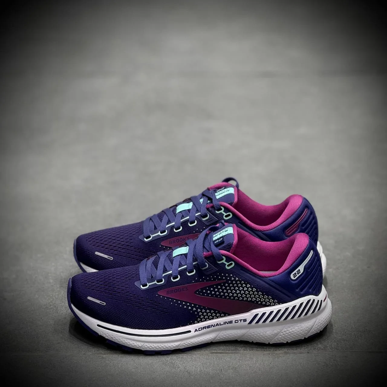 کتونی رانینگ بروکس Brooks Adrenaline GTS 22-2