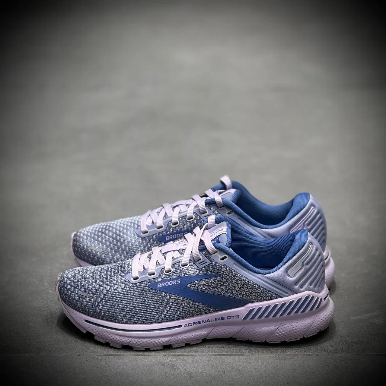 کتونی رانینگ بروکس BROOKS ADRENALINE GTS 22-3