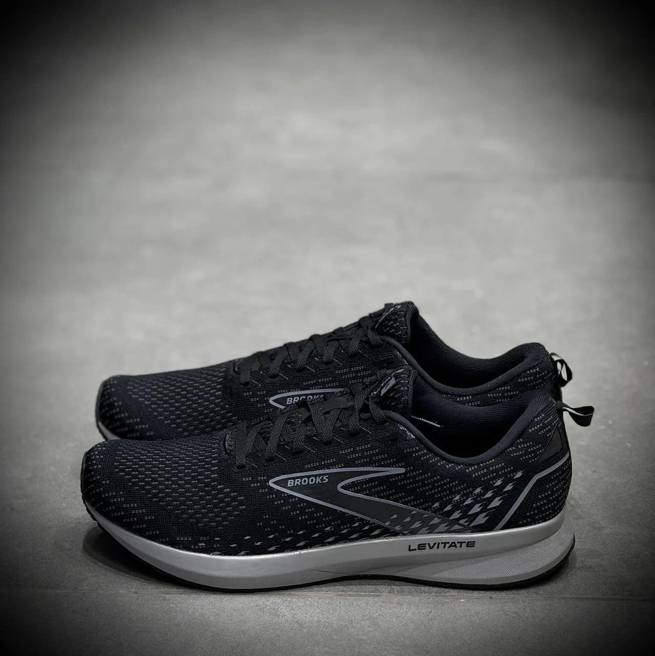 کتونی رانینگ بروکس BROOKS Levitate 5-1