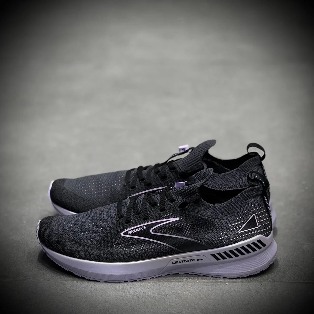 کتونی رانینگ بروکس BROOKS Levitate 5-2