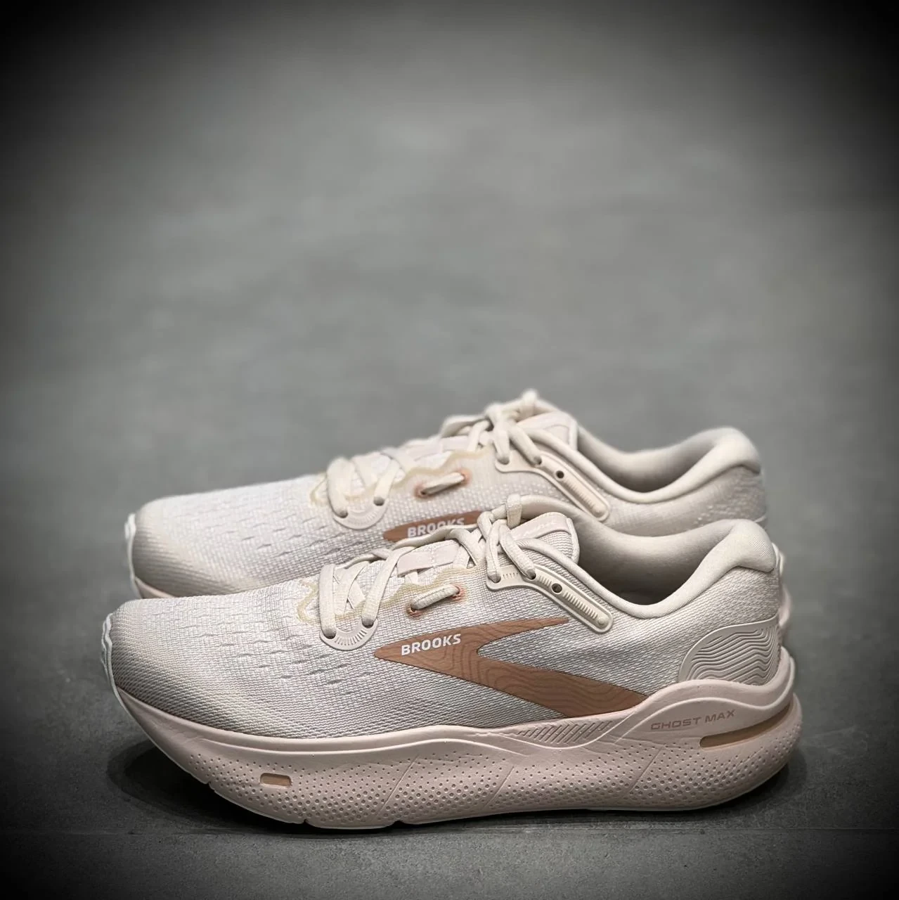 کتونی رانینگ بروکس Brooks Ghost Max-1