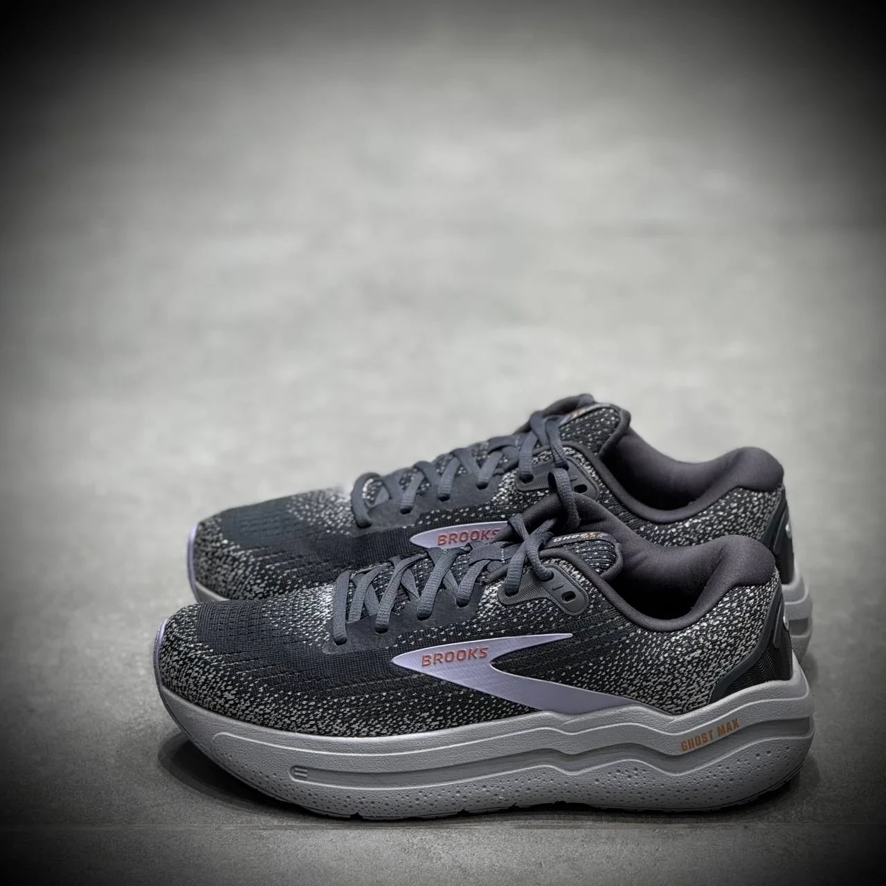 کتونی رانینگ بروکس Brooks Ghost Max 2