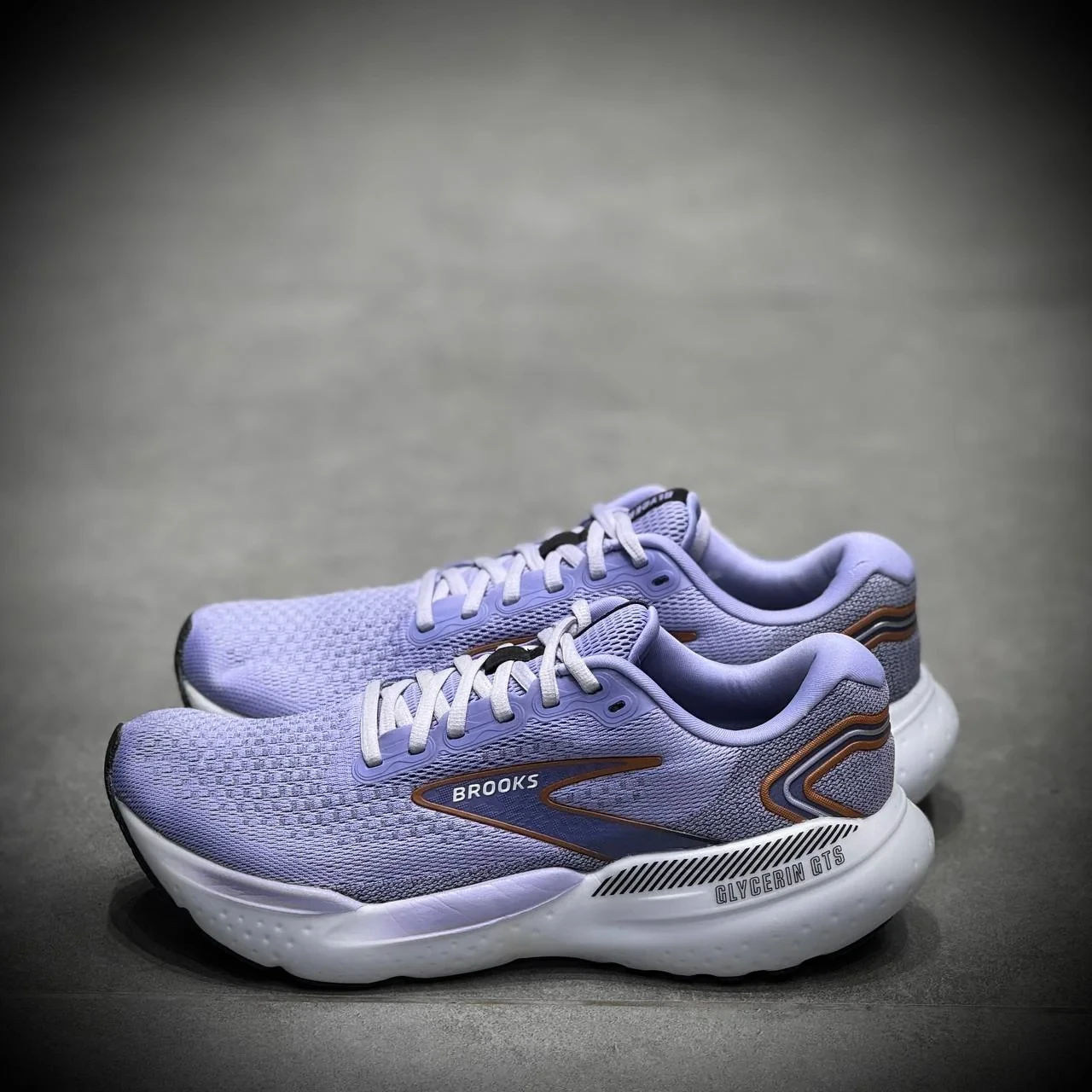 کتونی رانینگ بروکس Brooks Glycerin 21 Running Shoes-1
