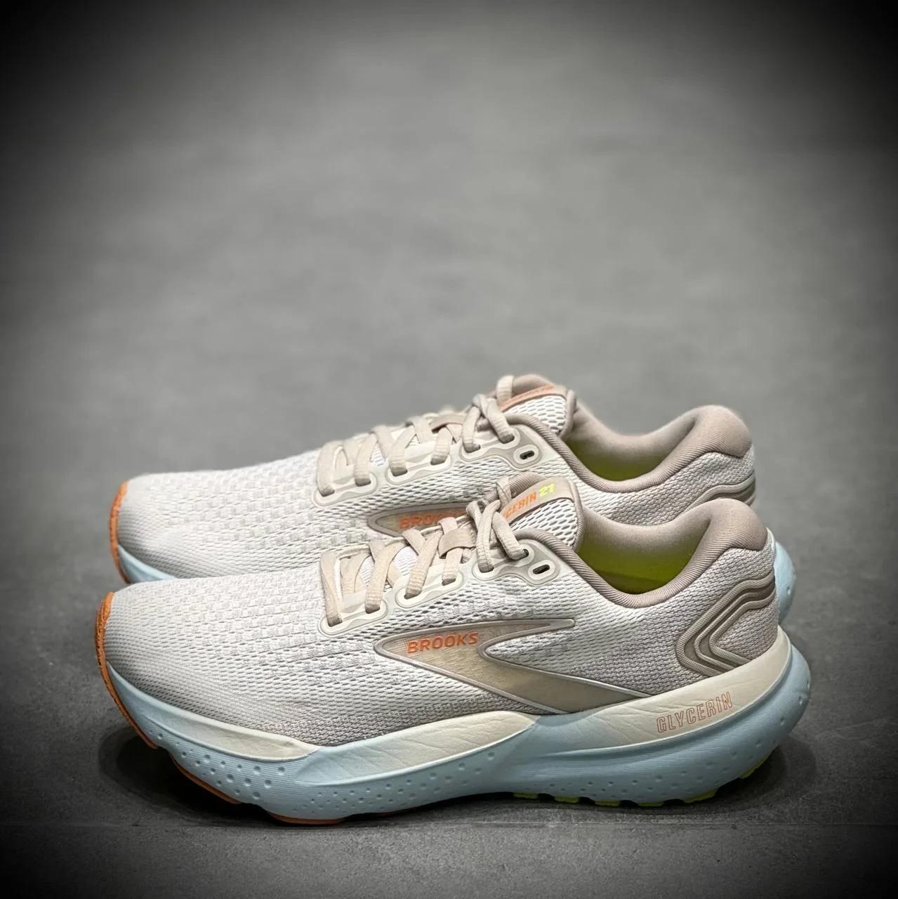 کتونی رانینگ بروکس Brooks Glycerin 21 Running Shoes-3