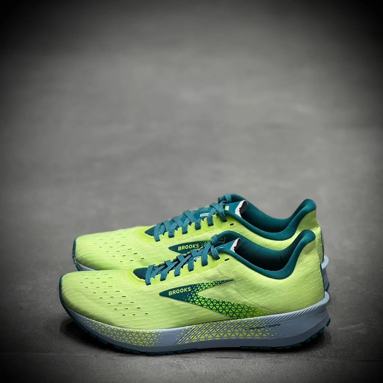 کتونی رانینگ بروکس Brooks hyperion tempo-2