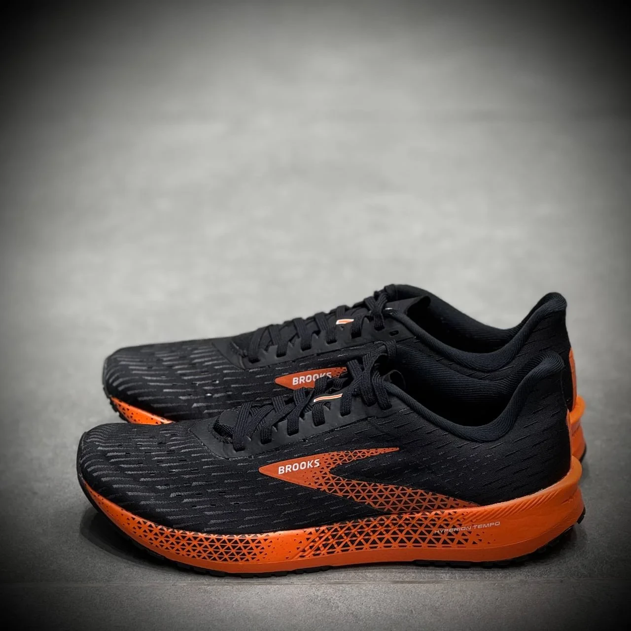 کتونی رانینگ بروکس Brooks hyperion tempo-4