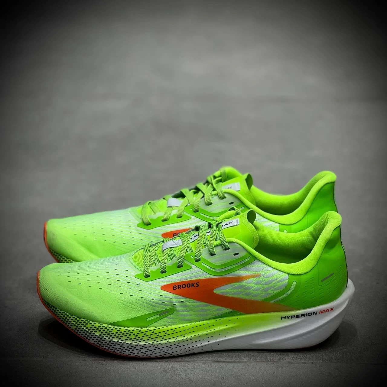 کتونی رانینگ بروکس brooks hyperion max-2