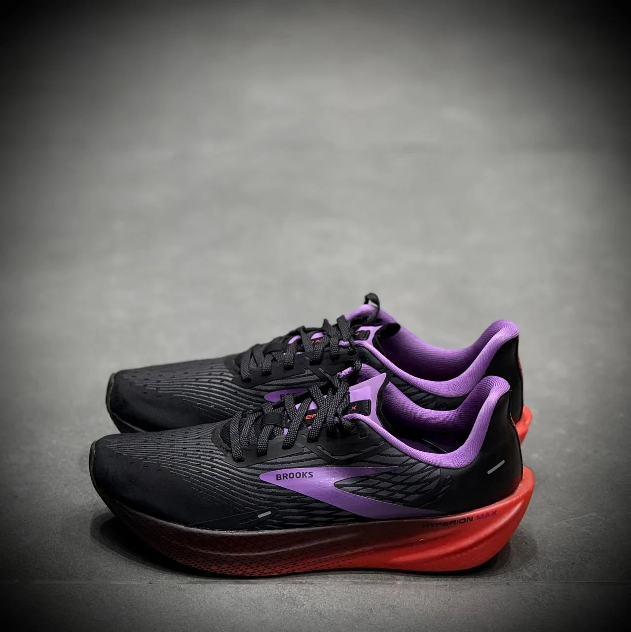 کتونی رانینگ بروکس brooks hyperion max-3