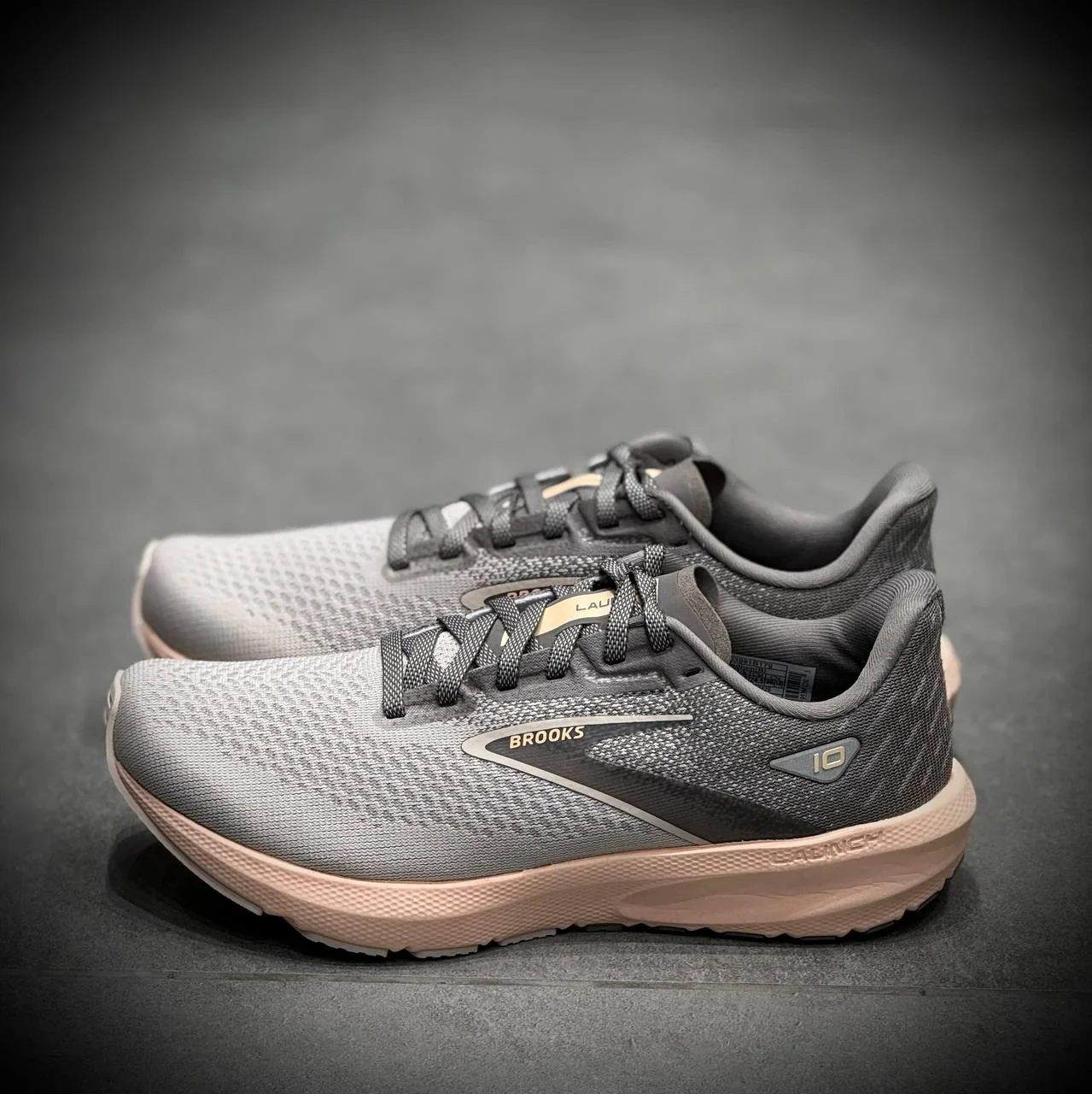کتونی رانینگ بروکس brooks launch 10-1