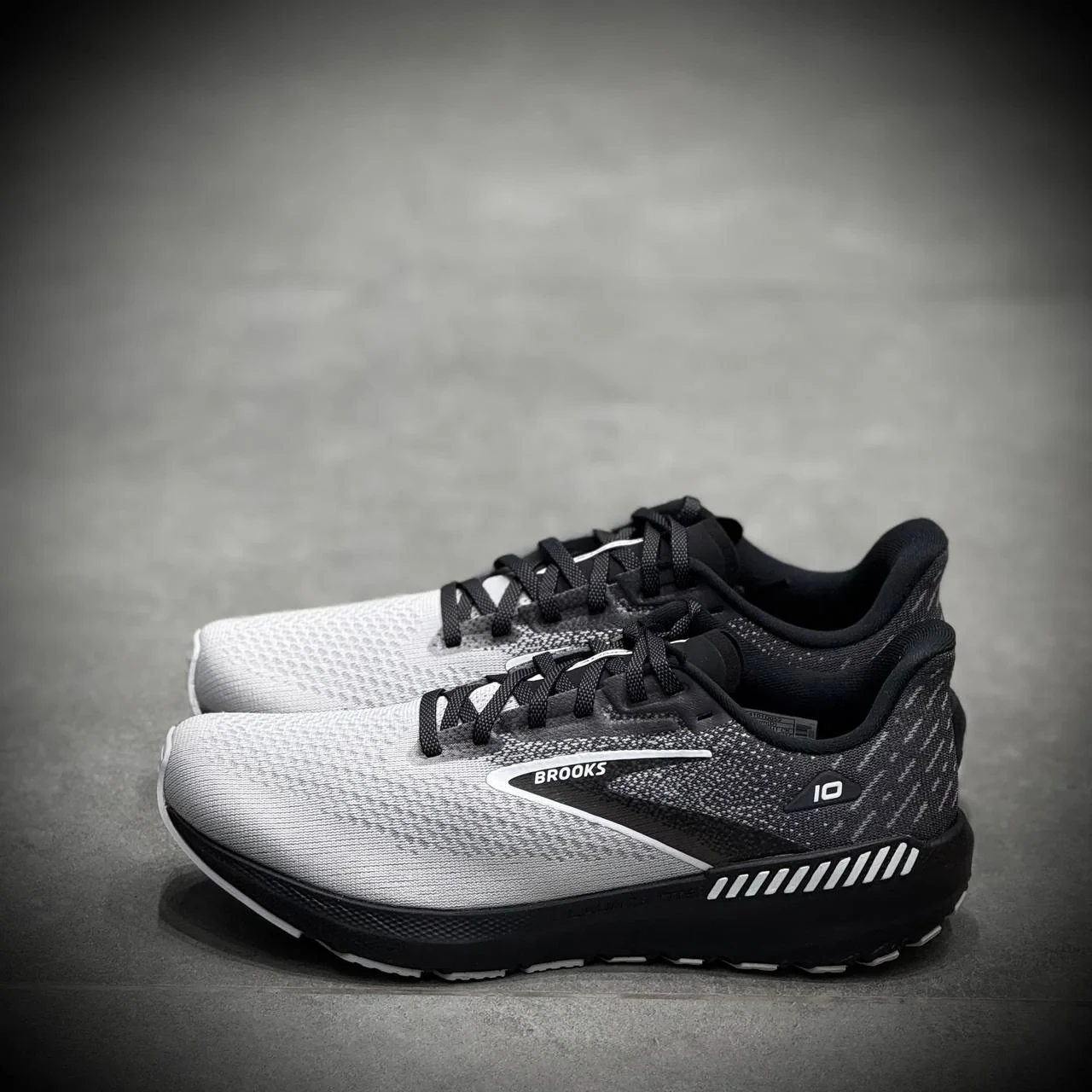 کتونی رانینگ بروکس brooks launch 10-4