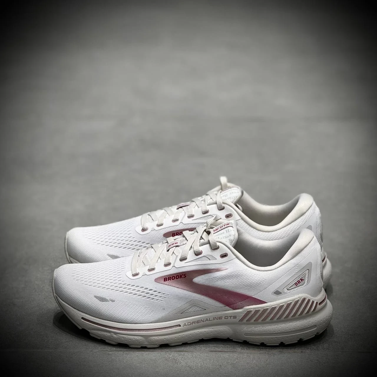 کتونی رانینگ بروکسBrooks Adrenaline gts 23-1