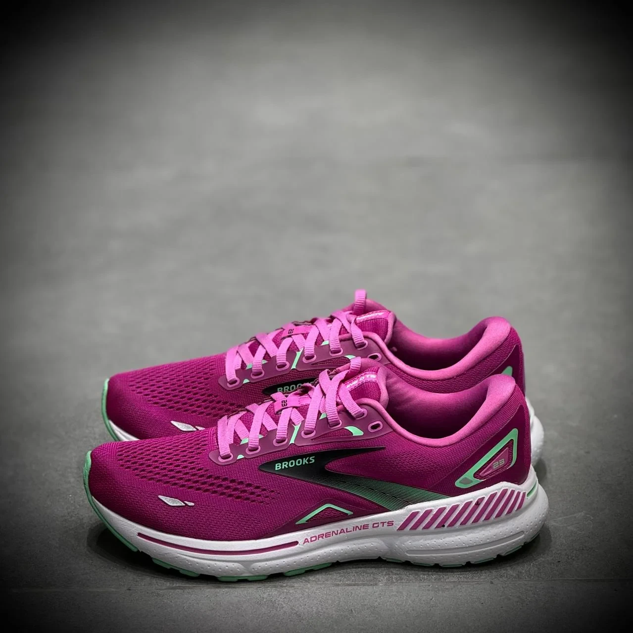 کتونی رانینگ بروکسBrooks Adrenaline gts 23-2