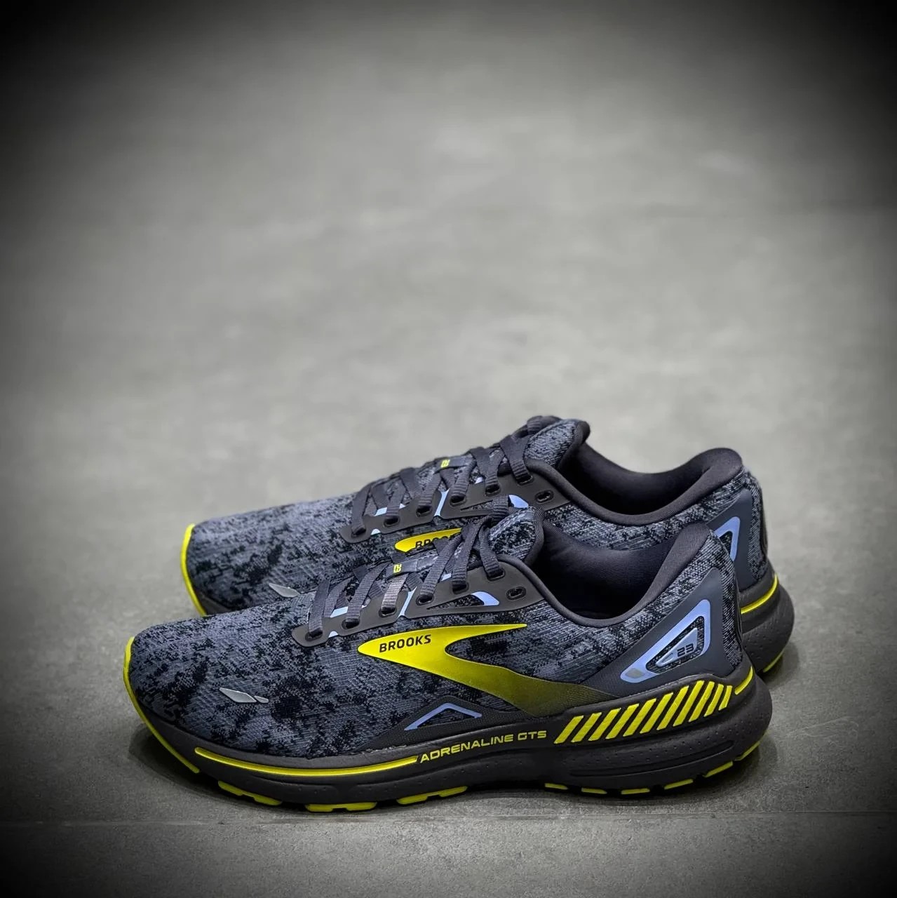 کتونی رانینگ بروکسBrooks Adrenaline gts 23-3