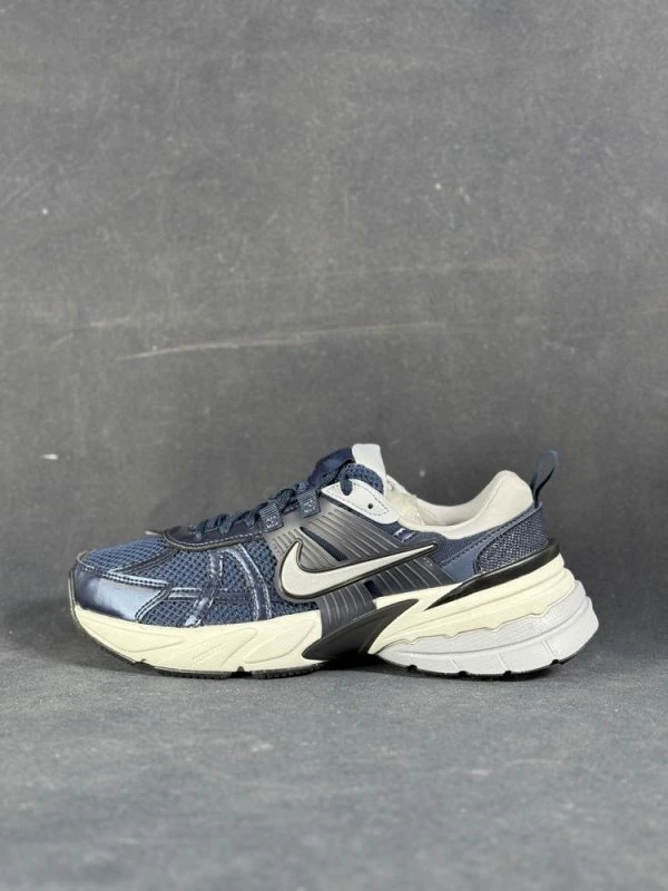 کتونی نایکی مدل v2k run