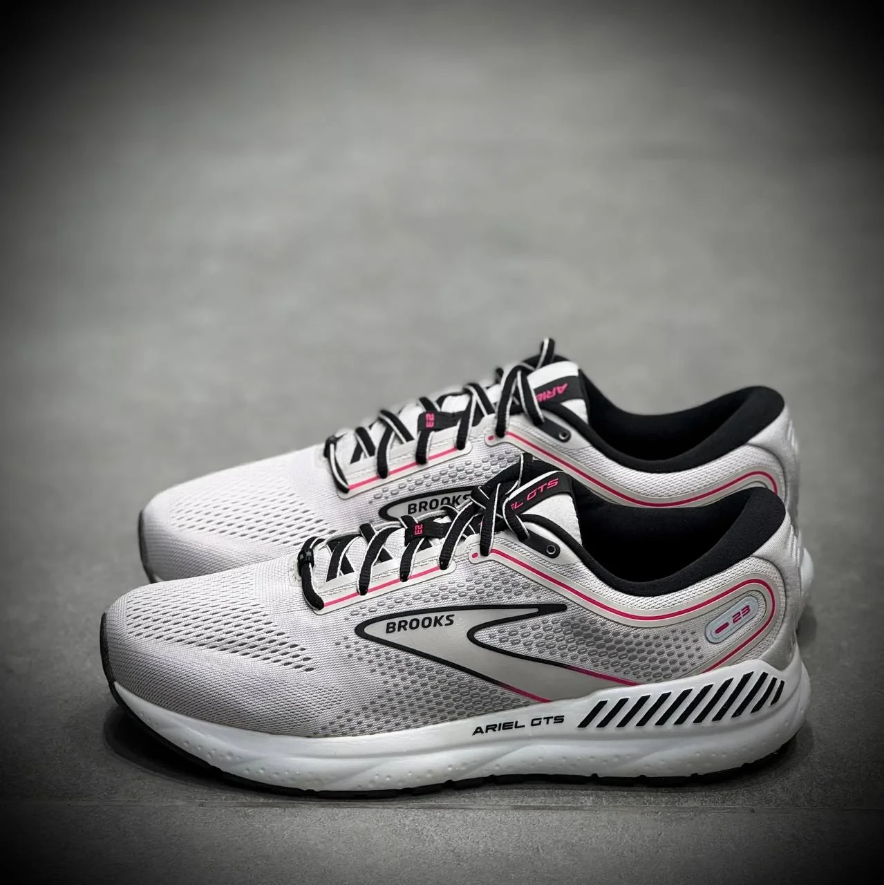 کتونی پیاده روی بروکس brooks Ariel gts 23-2