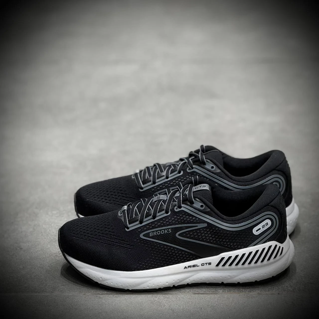کتونی پیاده روی بروکس brooks Ariel gts 23-3