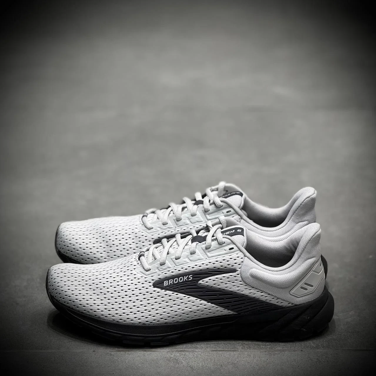 کتونی پیاده روی بروکس brooks anthem 6