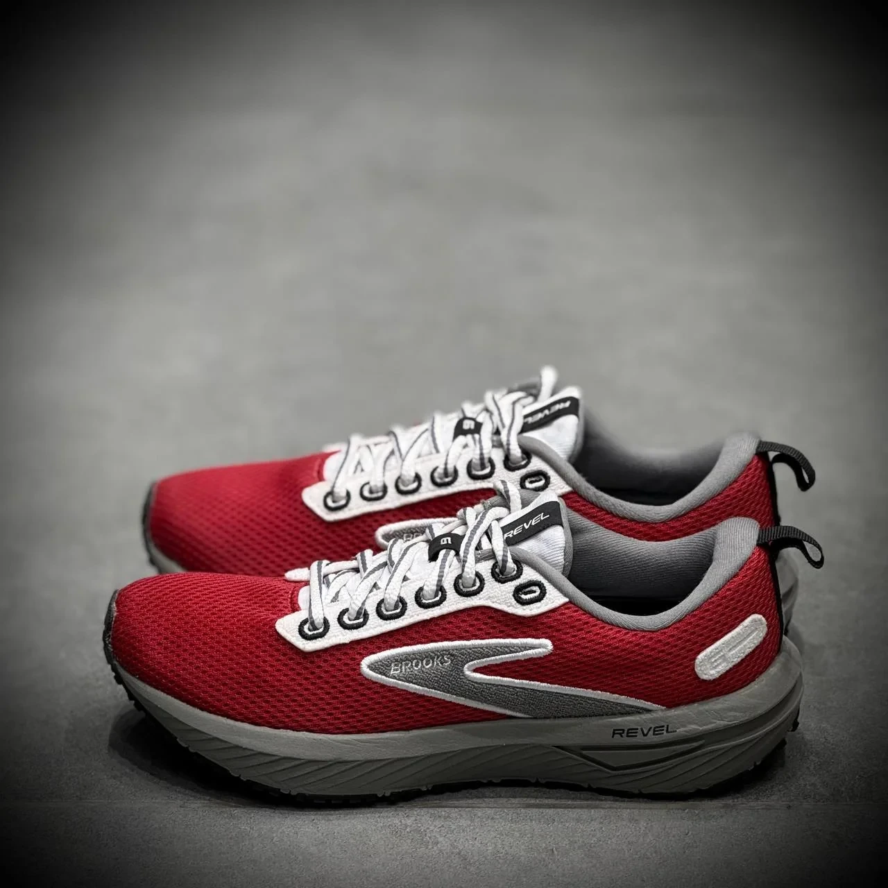 کتونی پیاده روی بروکس brooks revel 6-3