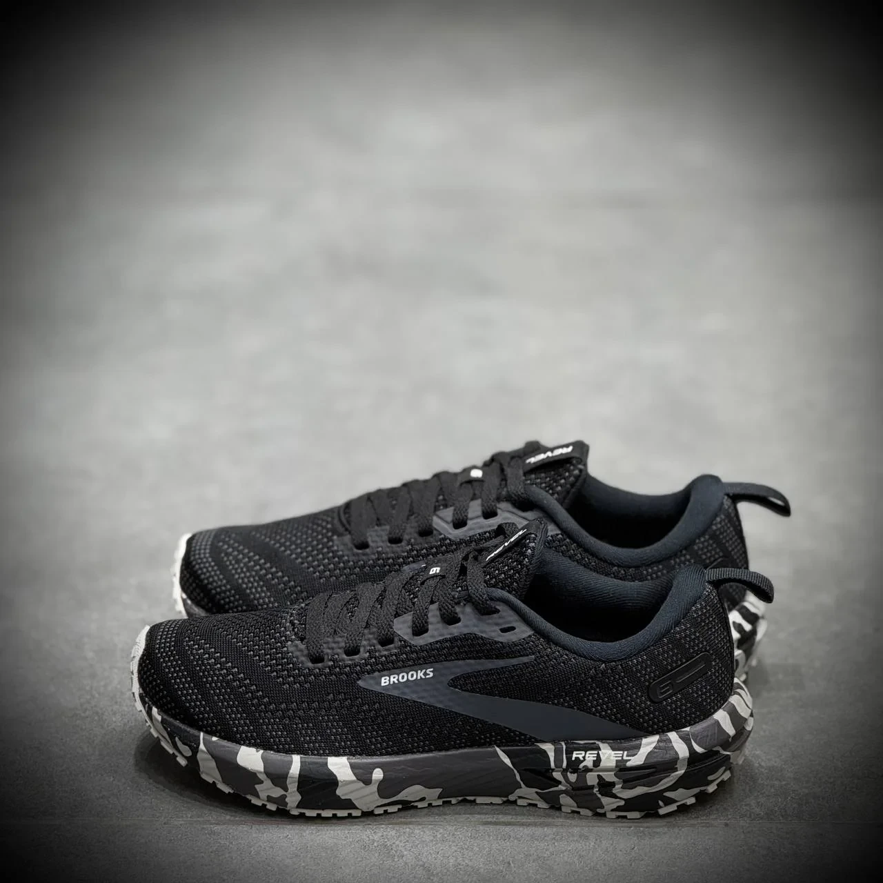 کتونی پیاده روی بروکس brooks revel 6-5