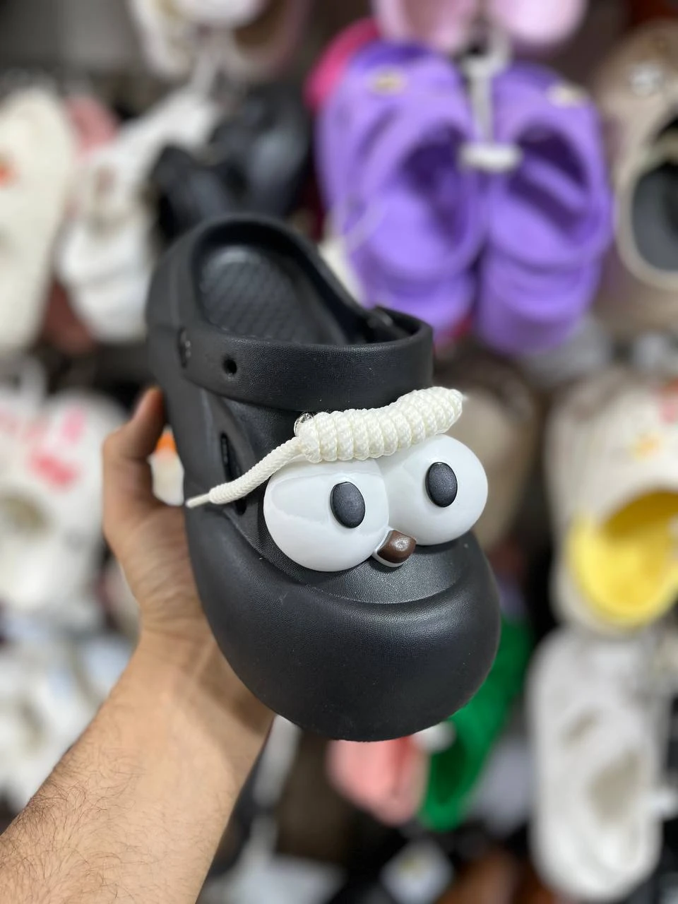 کراکس چشمک زنانه