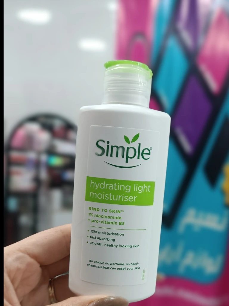 کرم آبرسان سیمپل مدل Light مناسب انواع پوست حجم 125 میلی‌لیتر
