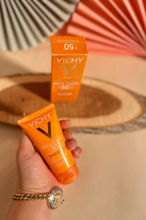 کرم ضد آفتاب ویشی دارای spf 50 حجم 50ml