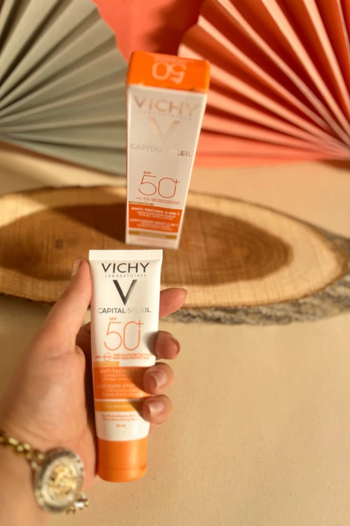 کرم ضد آفتاب ویشی رنگی حجم ۵۰ میل با spf50