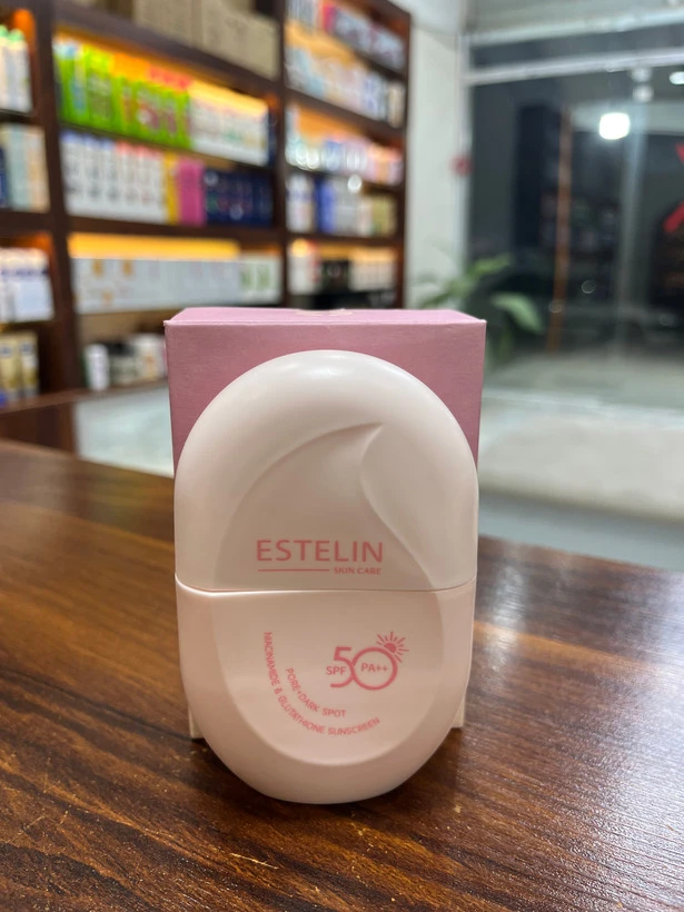 کرم ضدآفتاب حاوی نیاسنامید و گلوتاتیون برای منافذ و لکه های تیره با spf50 استیلن