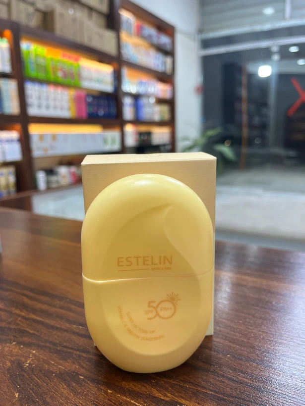 کرم ضدآفتاب روشن کننده حاوی ویتامین سی و آربوتین با spf50 استیلن