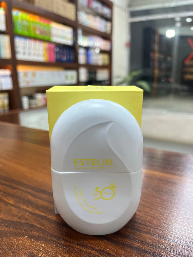 کرم ضدآفتاب فوق سبک حاوی اسید هیالورنیک و ویتامین B استیلن با spf 50
