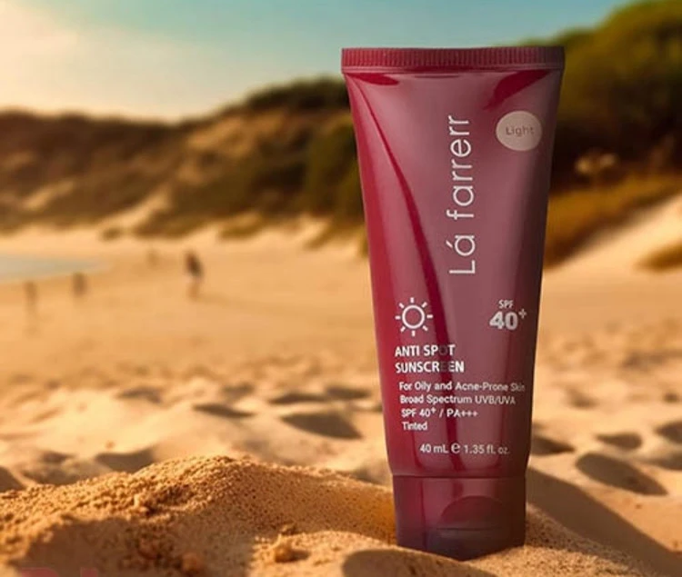 کرم ضدآفتاب و ضدلک رنگی لافارر SPF40مخصوص پوستهای خشک و معمولی