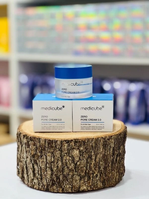 کرم مرطوب کننده و آبرسان مدیکیوب مدل Zero Pore حجم ۵۰ میل