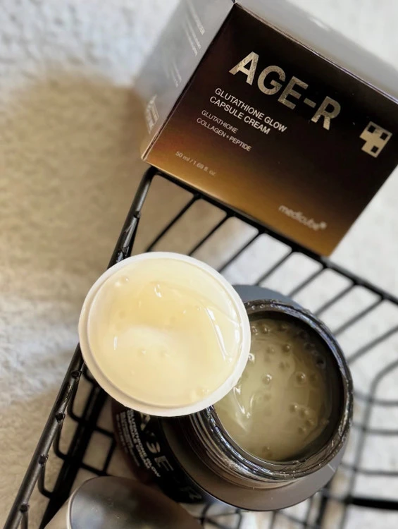 کرم کپسولی گلوتاتیون مدیکیوب مدل AGE-R Glutathione Glow Capsule Cream