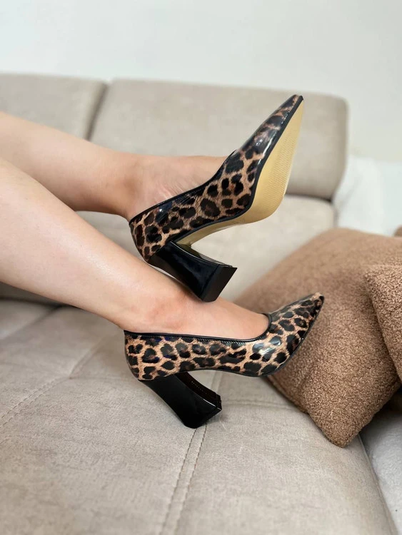کفش پاشنه بلند زنانه پاشنه ۸سانتی جنس ورنی درجه یک