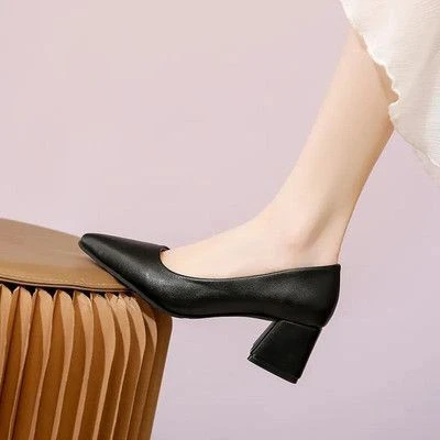 کفش پاشنه بلندمدل باران پاشنه ۵سانتی جنس چرم دررنگبندی متنوع