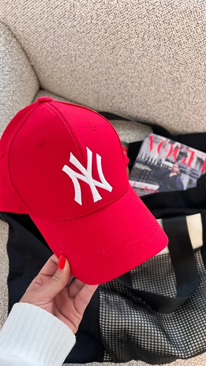 کلاه بیسبالی قرمز Ny