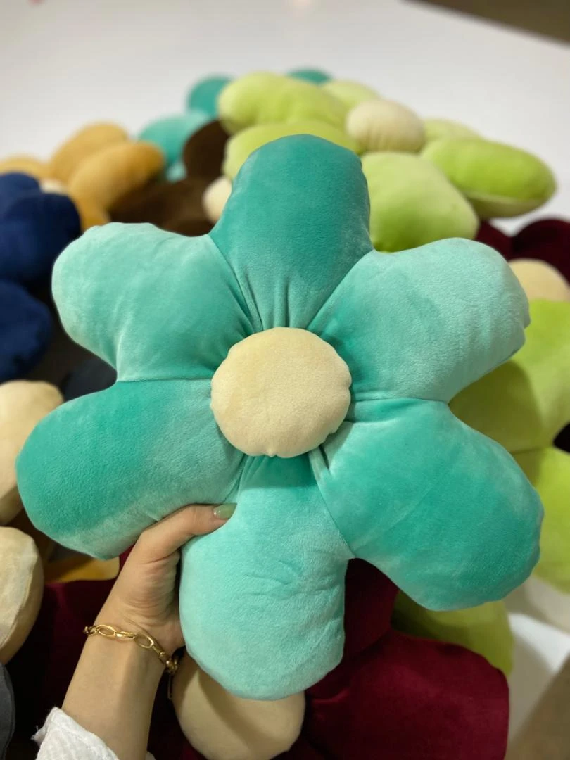 کوسن طرح گل مخمل وارداتی کرم