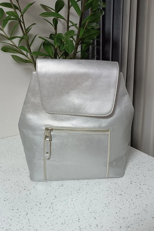 کوله چرم نقره ای سبک و جادار