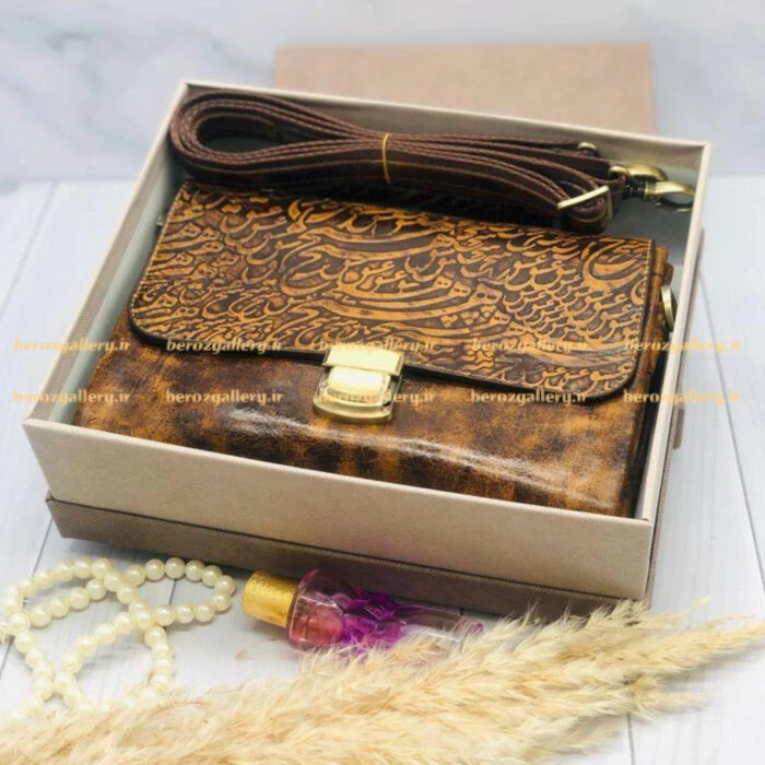 کیف دوشی چرم طبیعی دسترنگ جعبه دار مناسب هدیه مردانه