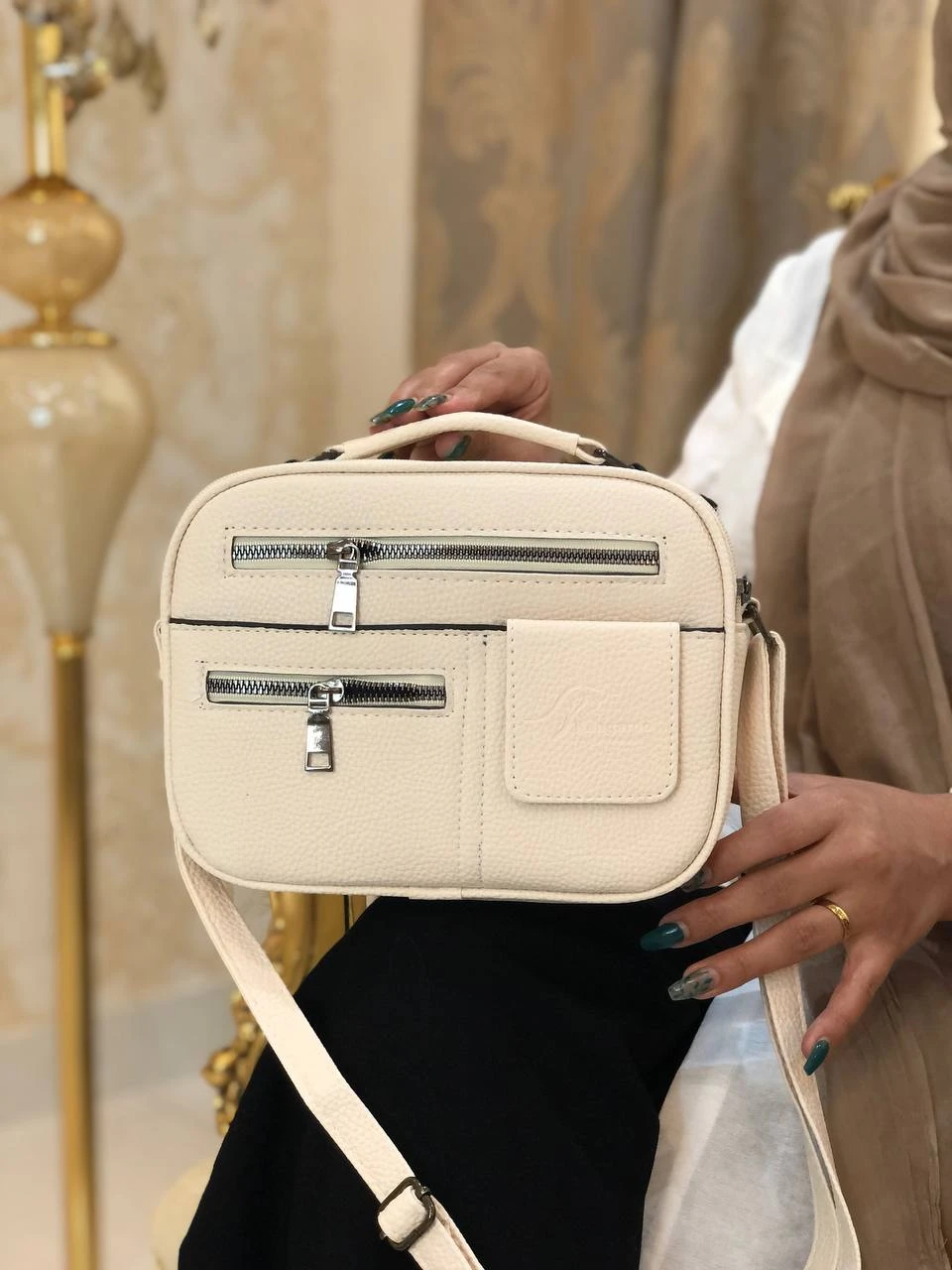 کیف زنانه چند جیب مجزا دار