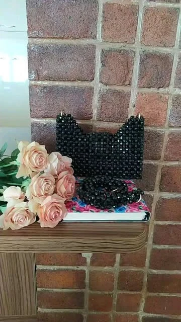 کیف مرواریدی مجلسی زنانه با طراحی خاص
